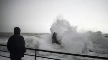 تحذير أمني.. أمواج عاتية ترفع خطر الهجوم على سواحل طنجة